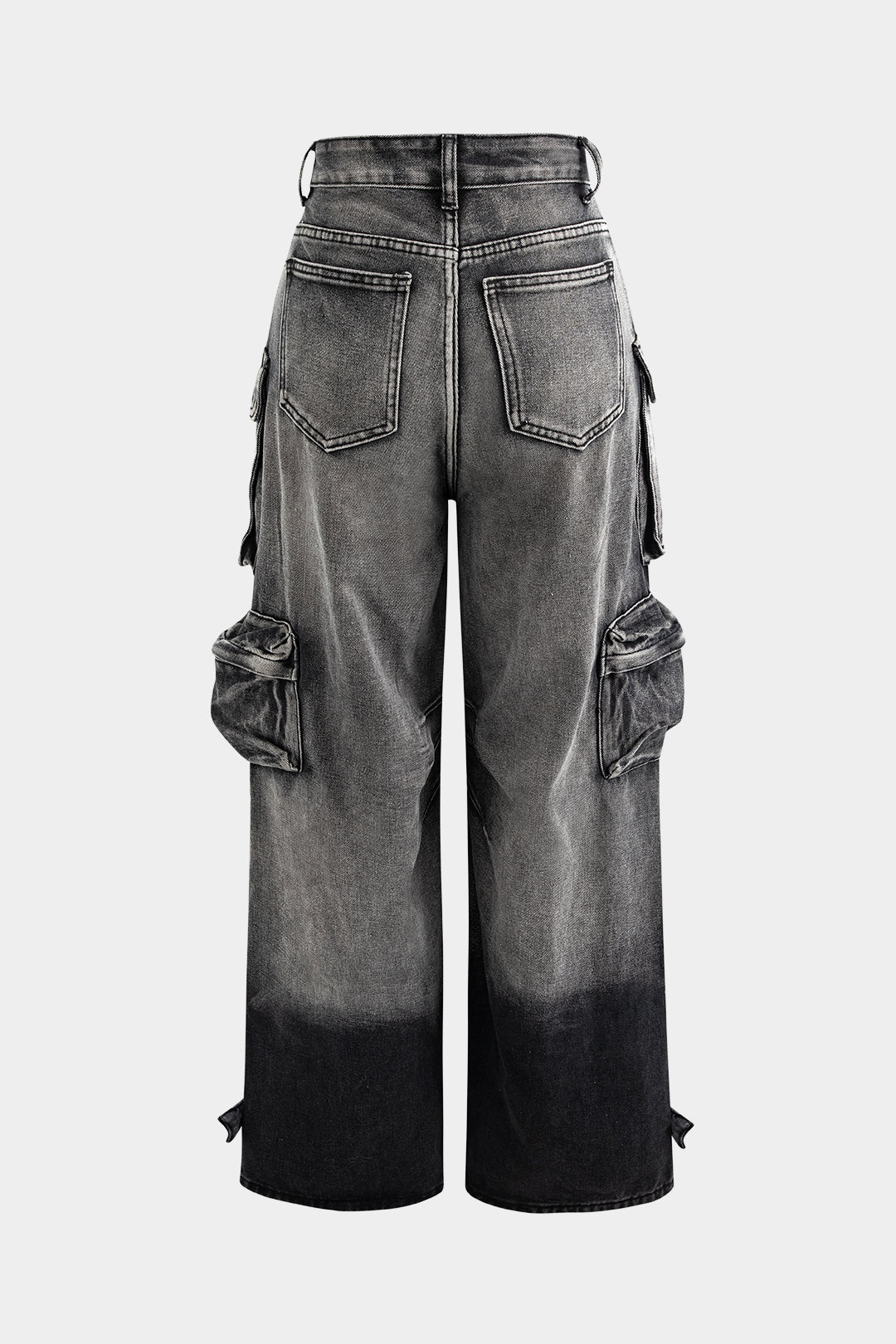 Grå-sorte cargo jeans til kvinder med lommer, bagfra. Trendy, afslappet stil, perfekt til streetwear. Høj talje, bred pasform, moderne design.