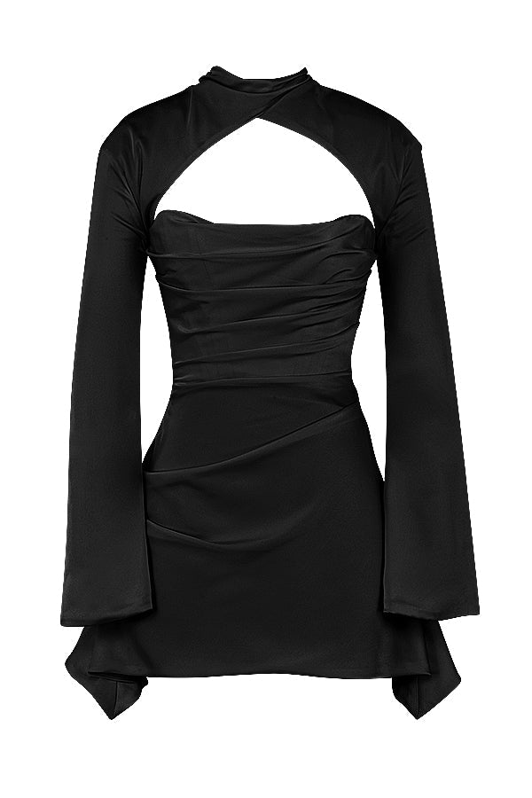 Sort cocktailkjole med lange ærmer og asymmetrisk design. Elegant aftenkjole, perfekt til festlige lejligheder. Moderne og stilfuldt look.