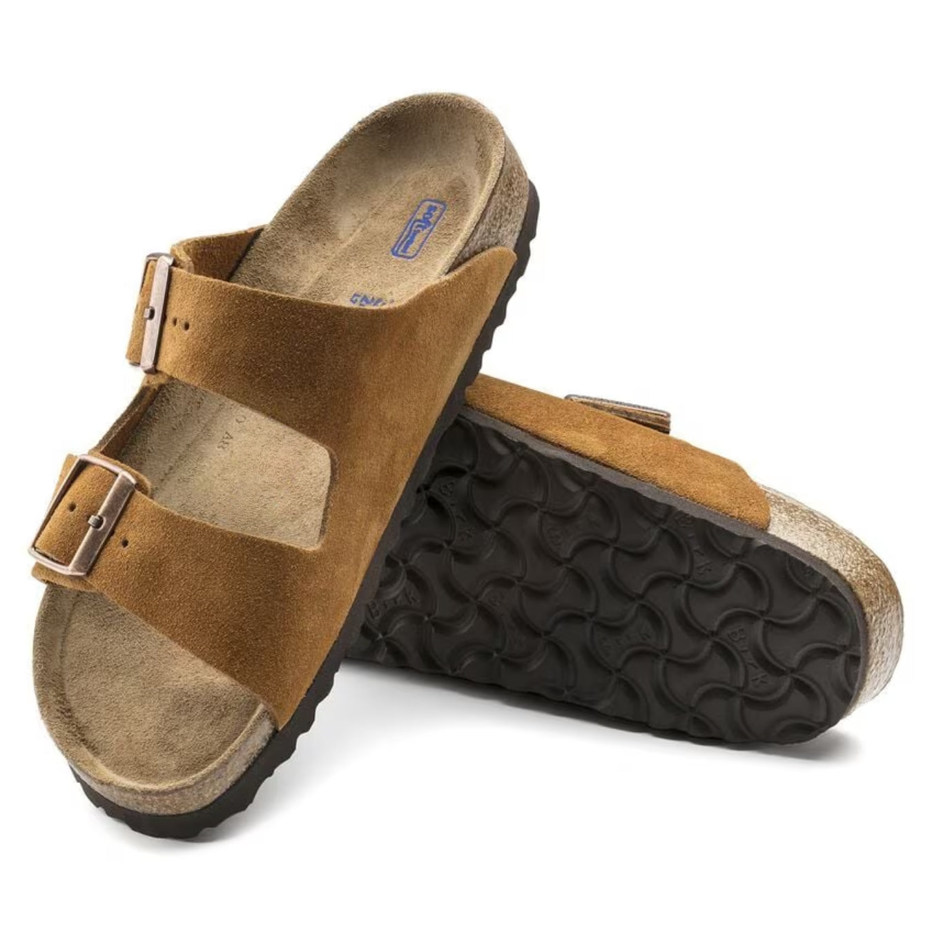Brune Birkenstock sandaler i ruskind med to justerbare remme og ergonomisk fodseng. Komfortable sko til hverdagsbrug.