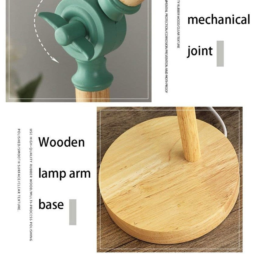Trælampesokkel med mekanisk led, moderne design, grøn justerbar arm, stilfuld belysning, indretning, funktionel bordlampe, skandinavisk stil.