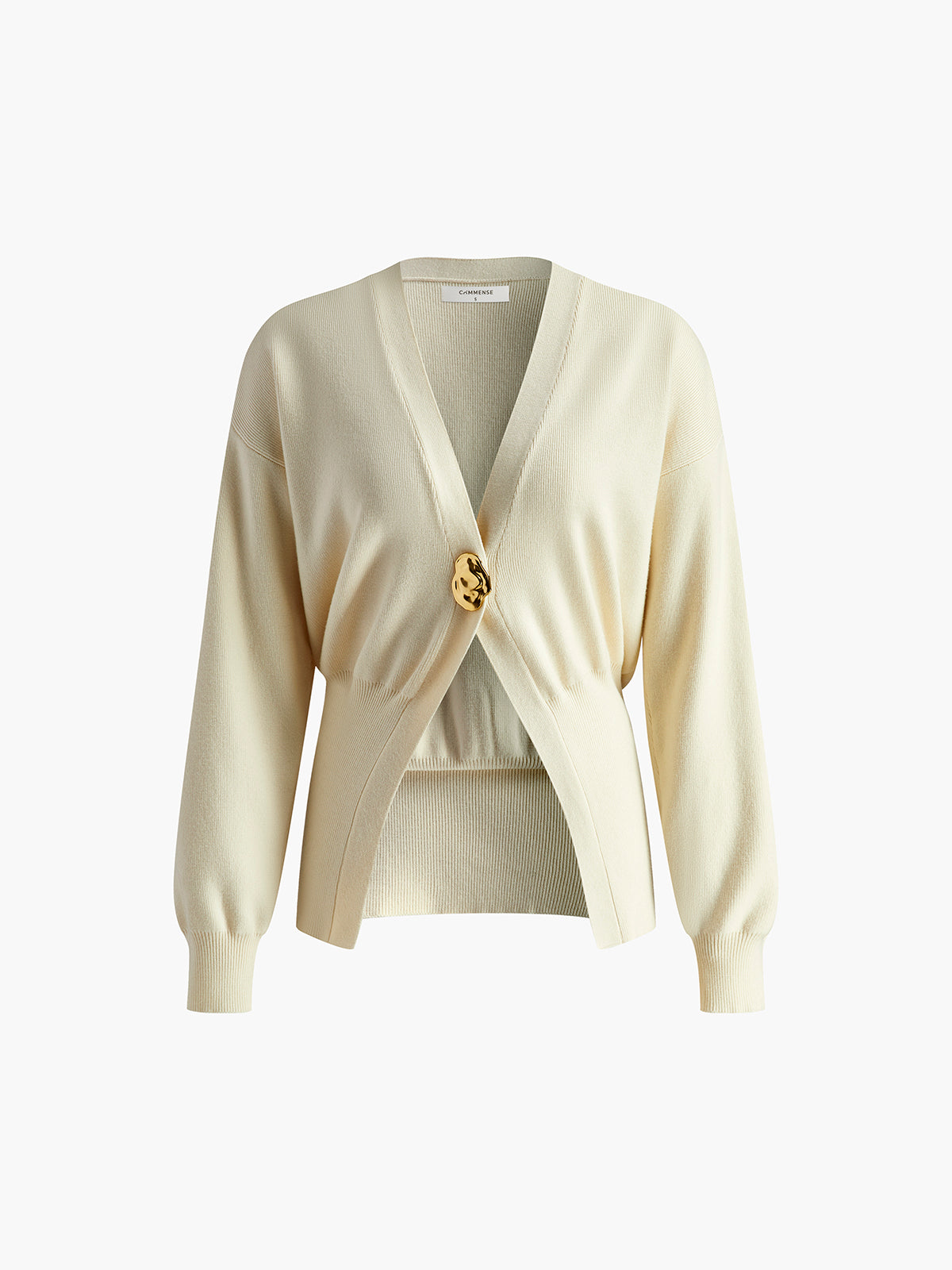 Beige cardigan med V-hals og stor knap, langærmet design, perfekt til efterårsmode. Stilfuld og komfortabel striktrøje til kvinder.