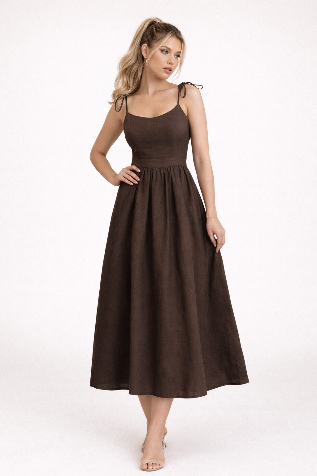 Πλεκτό μεσομήκες φόρεμα για γυναίκες με εφαρμοστή γραμμή και ψηλό λαιμό