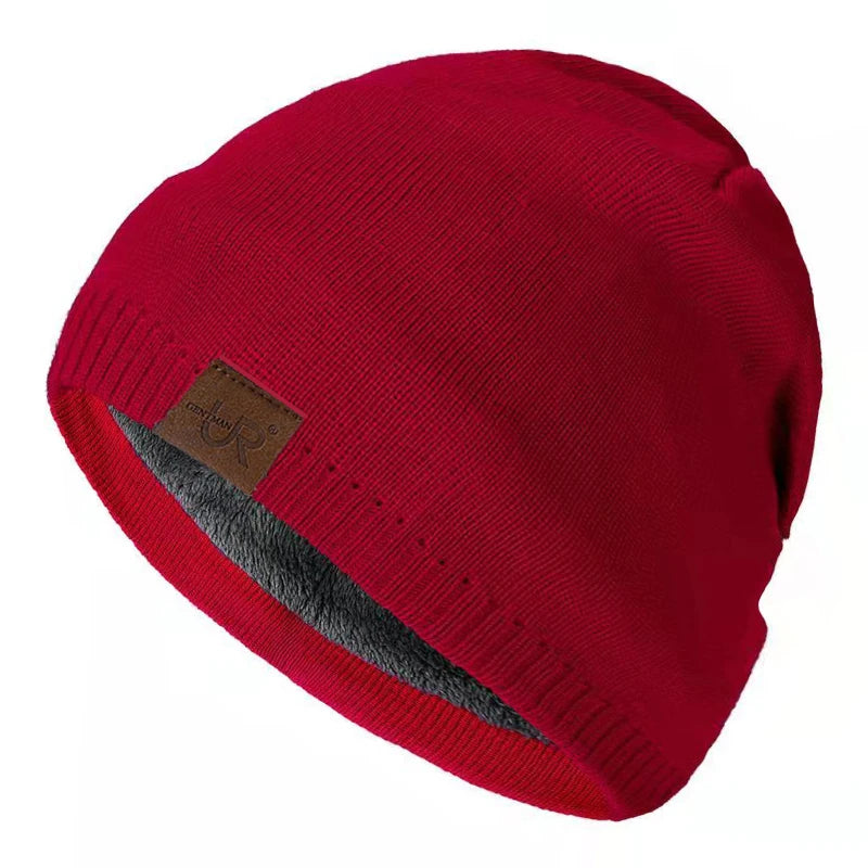 Rød strikhue med grå fleecefor, unisex vintertilbehør, varm og stilfuld, perfekt til kolde vejrforhold, moderne design, komfortabel pasform.