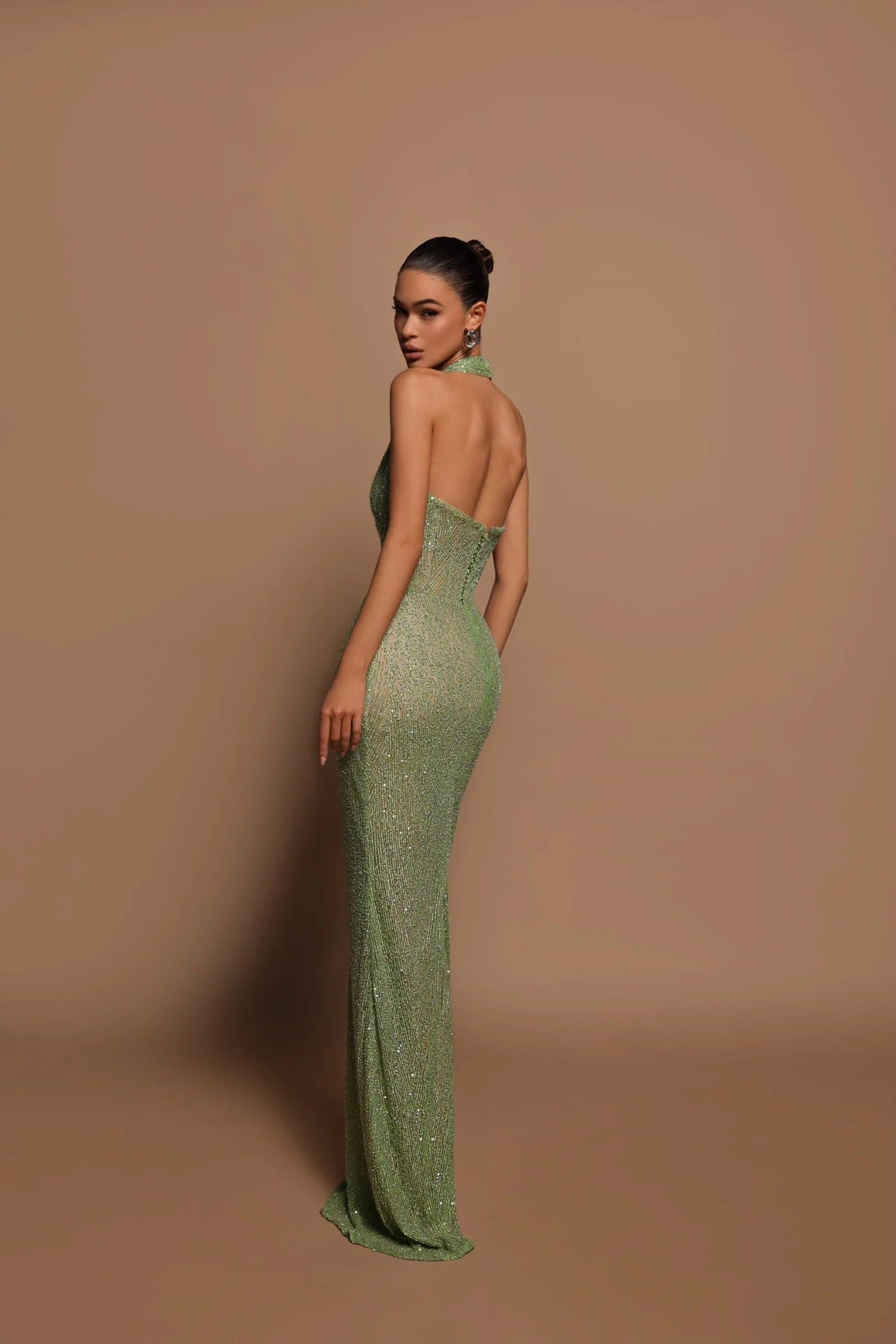 Fitted maxi dress with shimmer and a halter neck for women | Sparkling evening dress for formal occasions and special events
