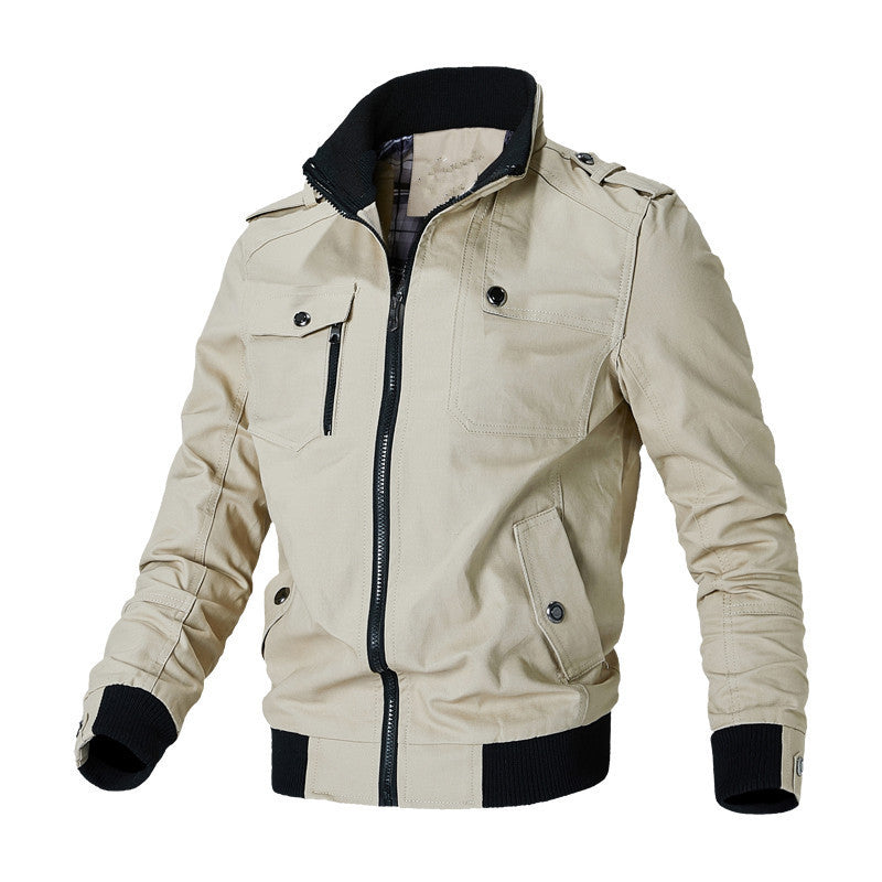 Beige herrejakke med lynlås, lommer og ribstrikkede manchetter. Stilfuld og moderne design, perfekt til forår og efterår.