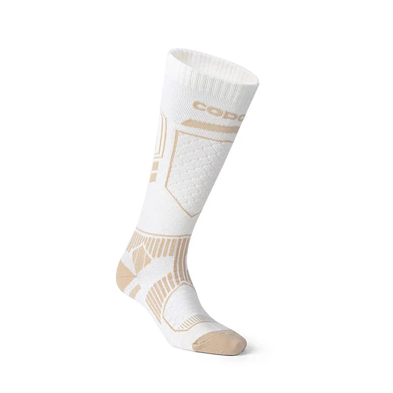 Hvid og beige kompressionsstrømpe fra CEP med ergonomisk design, ideel til sport og løb. Forbedrer blodcirkulation og ydeevne.