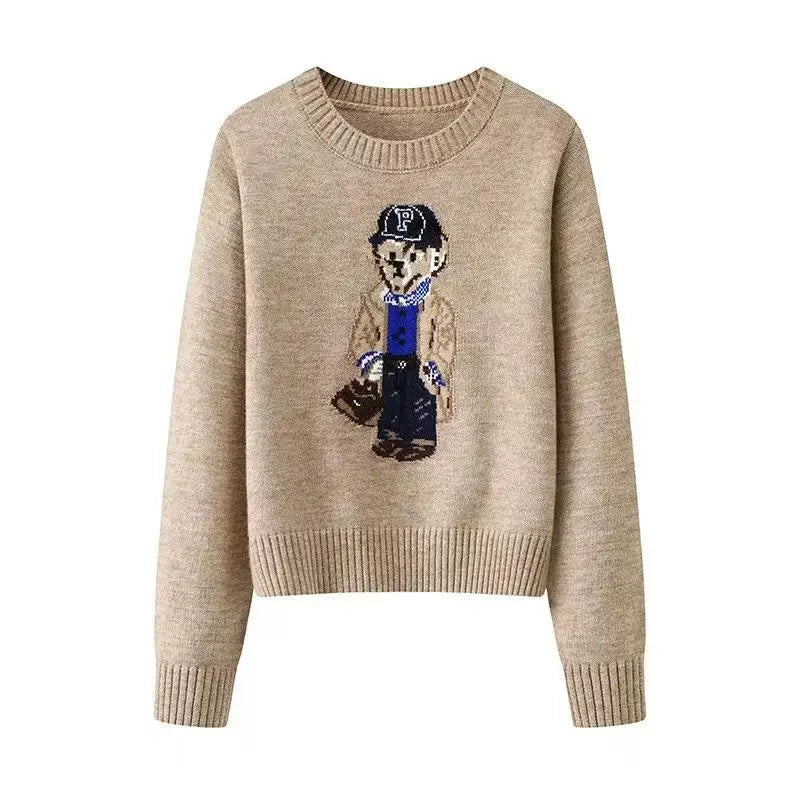 Beige sweater med broderet figur af en person i frakke og kasket. Stilfuld striktrøje til efterår og vinter. Unisex mode, casual look.