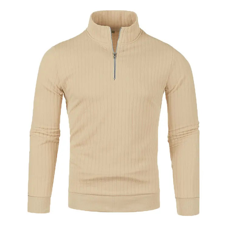 Beige ribstrikket herretrøje med lynlås, langærmet og høj krave. Stilfuld og komfortabel sweater til efterår og vinter.
