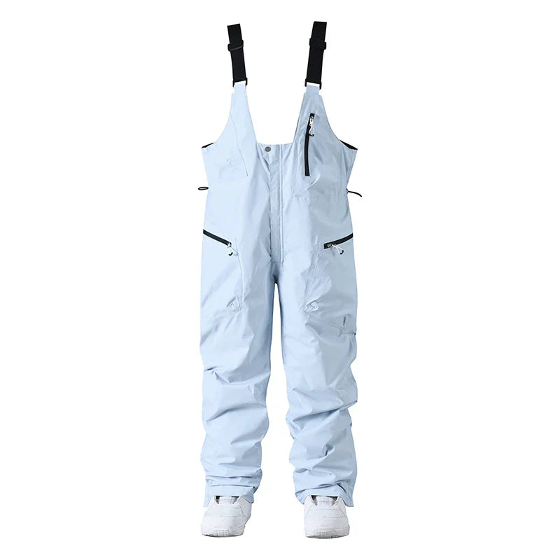 Lysblå skibukser med seler til mænd, vandtæt og vindtæt design, ideel til vintersport. Justerbare stropper og flere lynlåslommer.