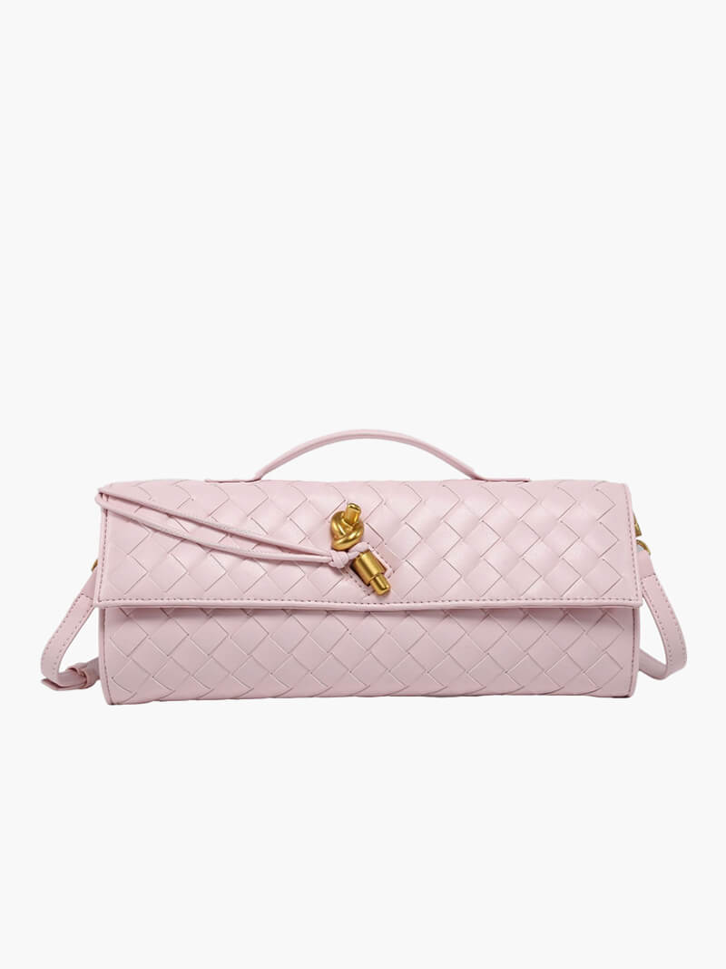 Lyserød flettet håndtaske med guldspænde, elegant design, kvindemode, luksusaccessory, stilfuld skulderrem, moderne taske til kvinder.