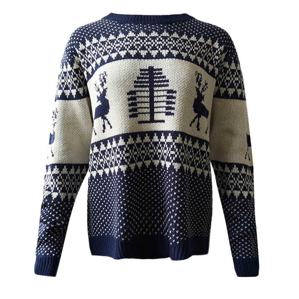 Blå og hvid julesweater med rensdyr- og juletræsmønster, strikket i nordisk stil. Perfekt til vinter og jul. Unisex design, varm og stilfuld.
