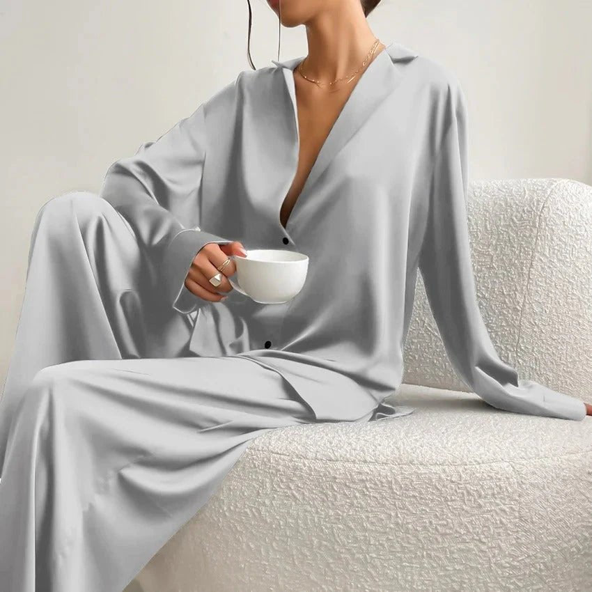 Elisa – Zweiteiliges Loungewear - Set mit Hemdbluse und weiter Hose - Cecile LavelleGrau