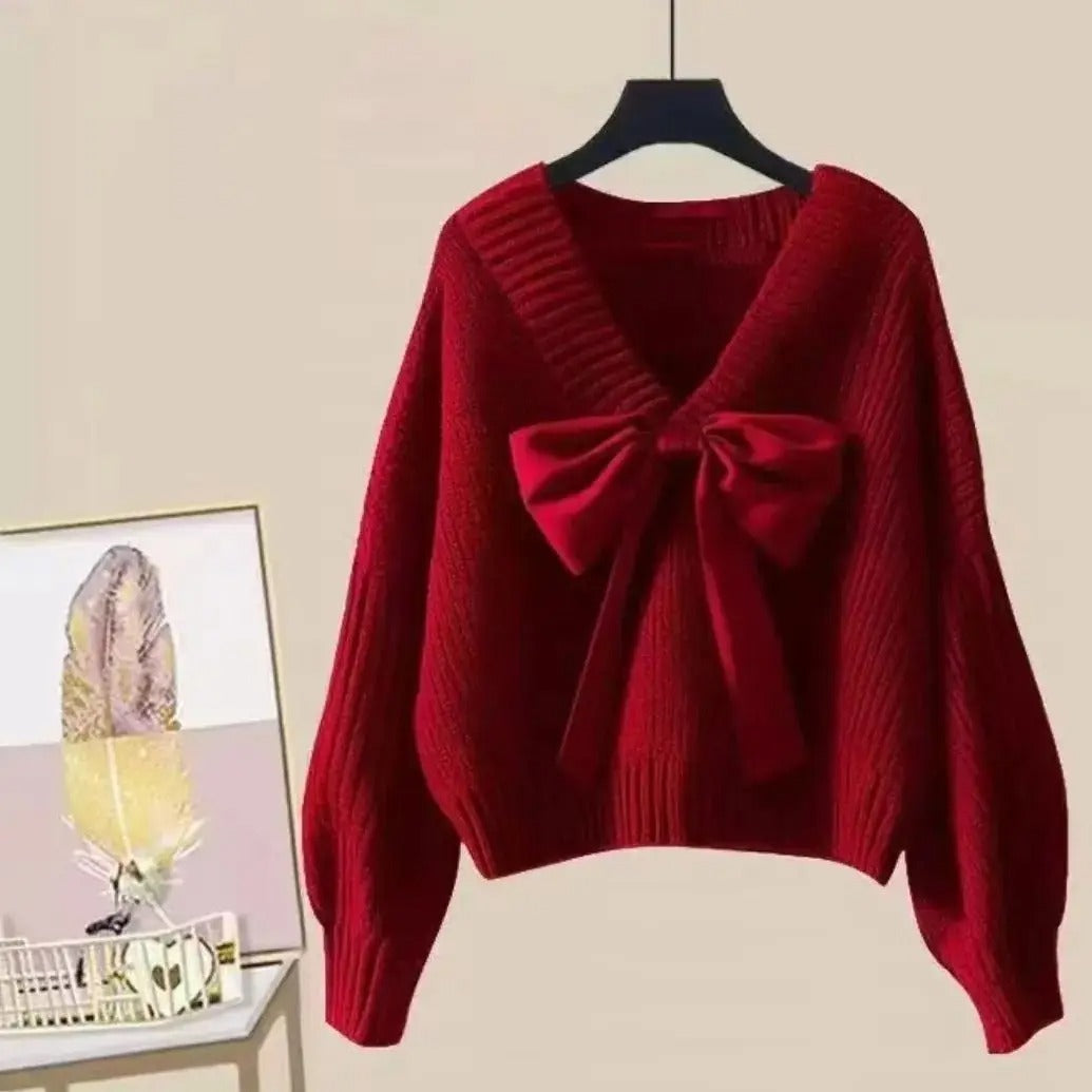 Damski sweter z dekoltem w serek i dużą kokardą - elegancki pulower z rękawami typu nietoperz
