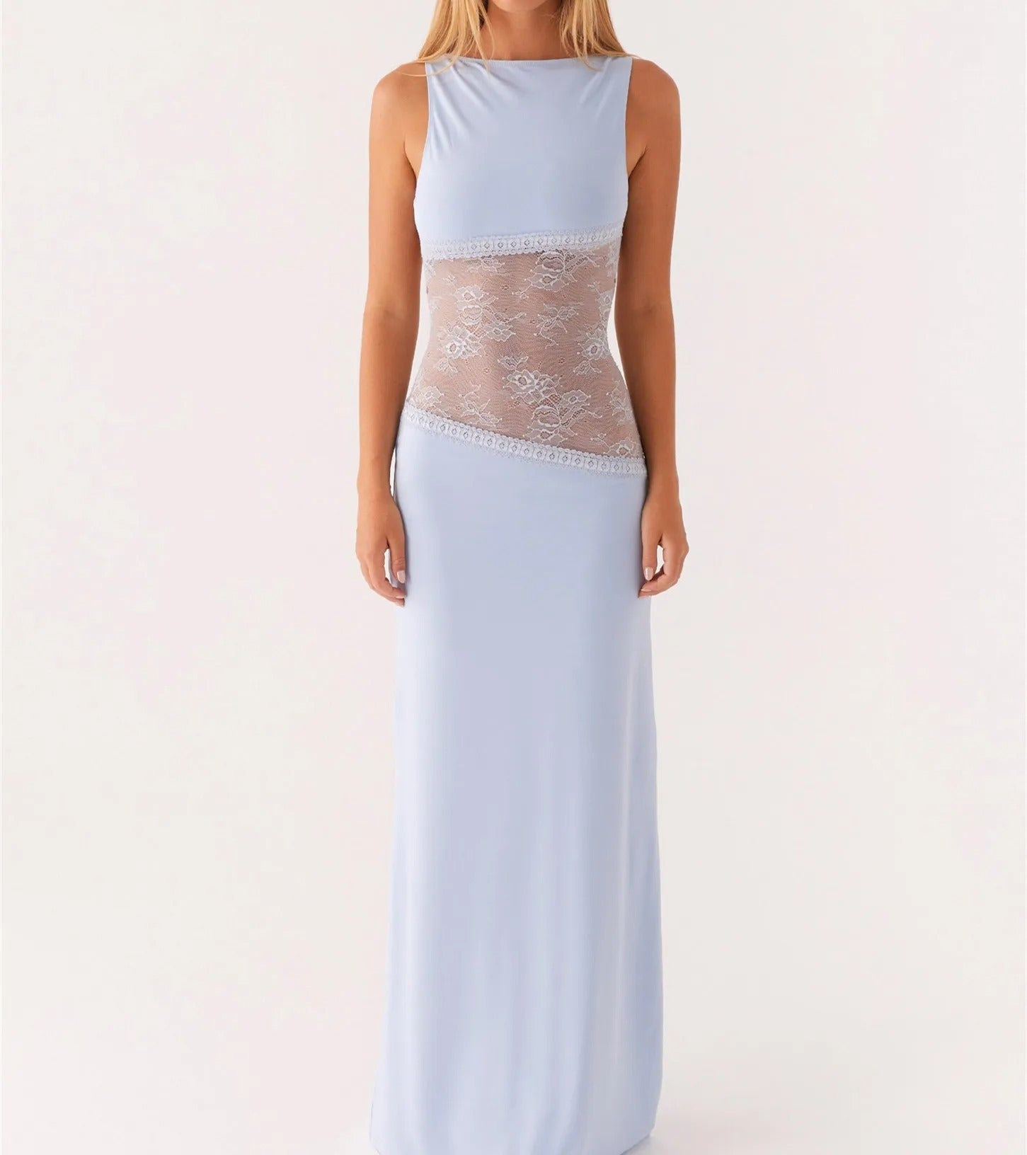 Long dress with lace – Elegant and sophisticated silhouette