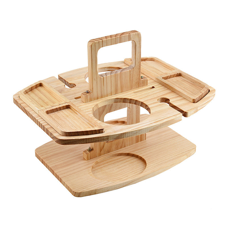 Bærbar picnicbord i træ med indbygget kopholder og rum til snacks. Perfekt til udendørs brug, camping og strandture. Praktisk og sammenklappelig design.