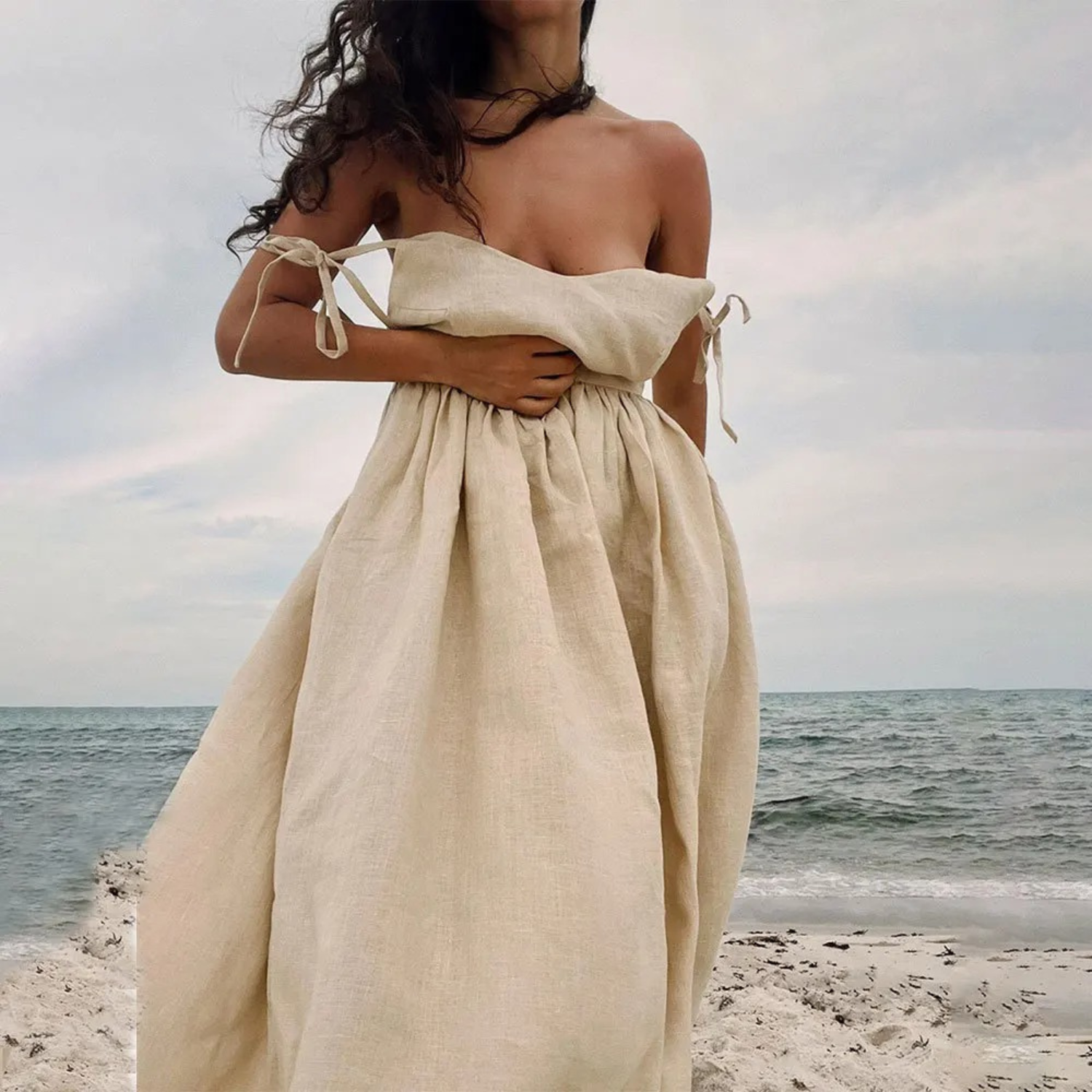 Vestido midi de malha para mulher com corte justo e gola alta