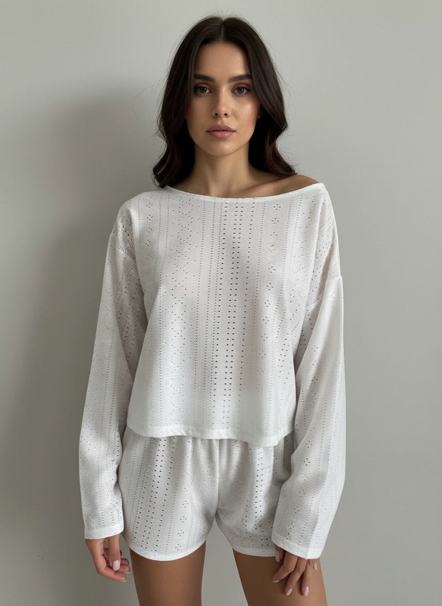 Conjunto arejado com top e calções para mulher em design suave e leve