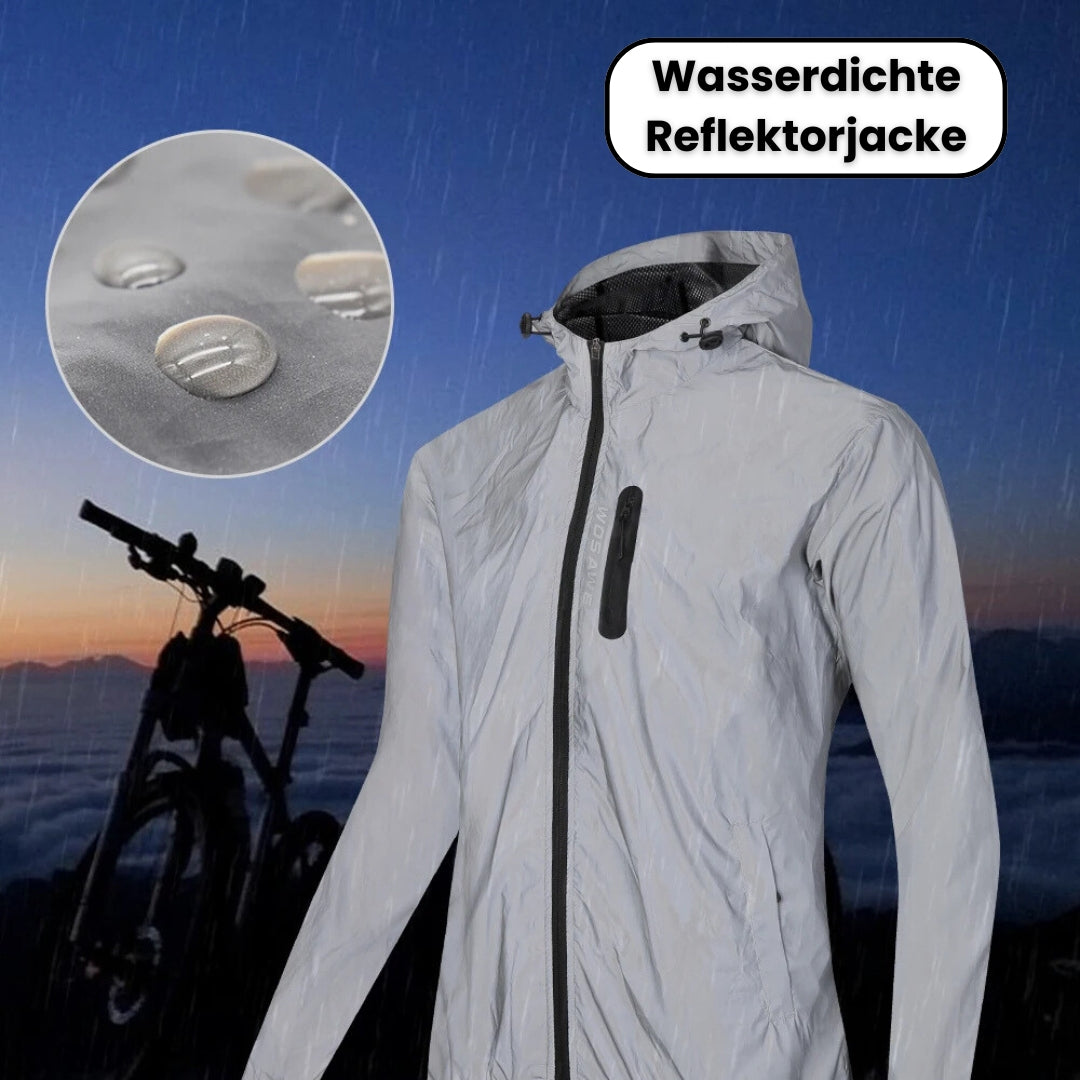 Vandtæt refleksjakke med hætte, fremhævet i regnvejr ved solnedgang. Cykel i baggrunden. Fokus på vandafvisende materiale.