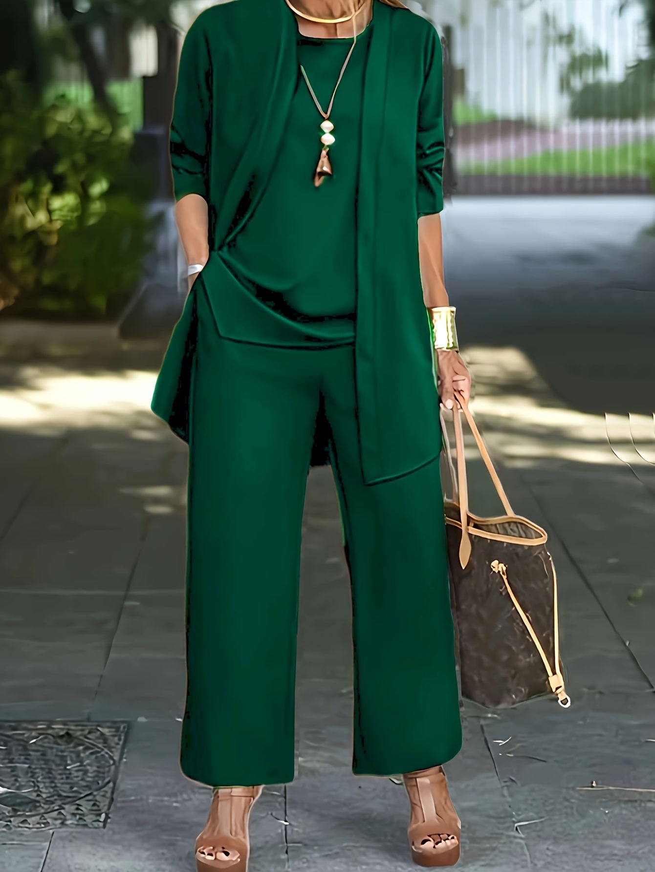 Elegant set in luxurious fabric for any occasion