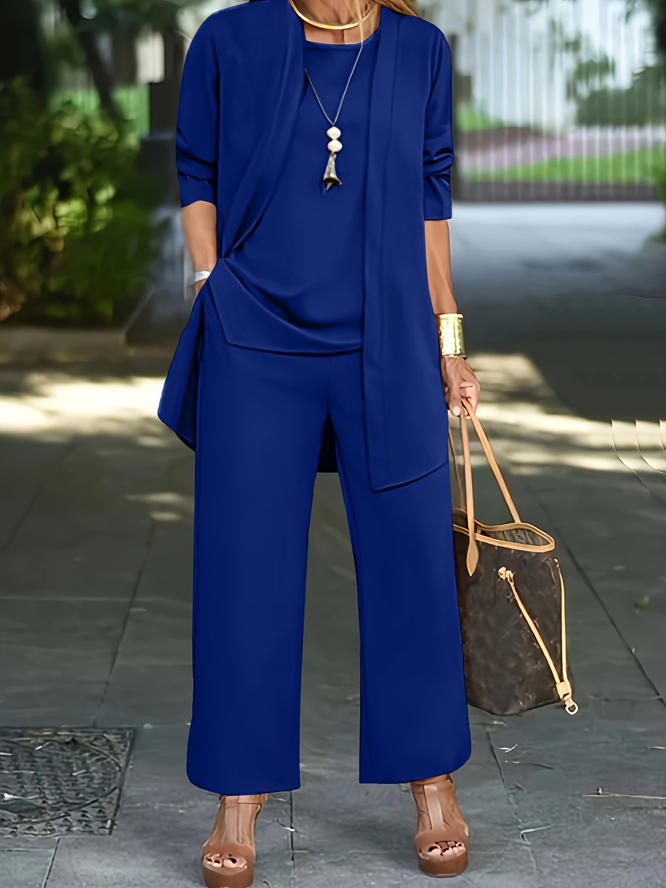 Elegant set in luxurious fabric for any occasion