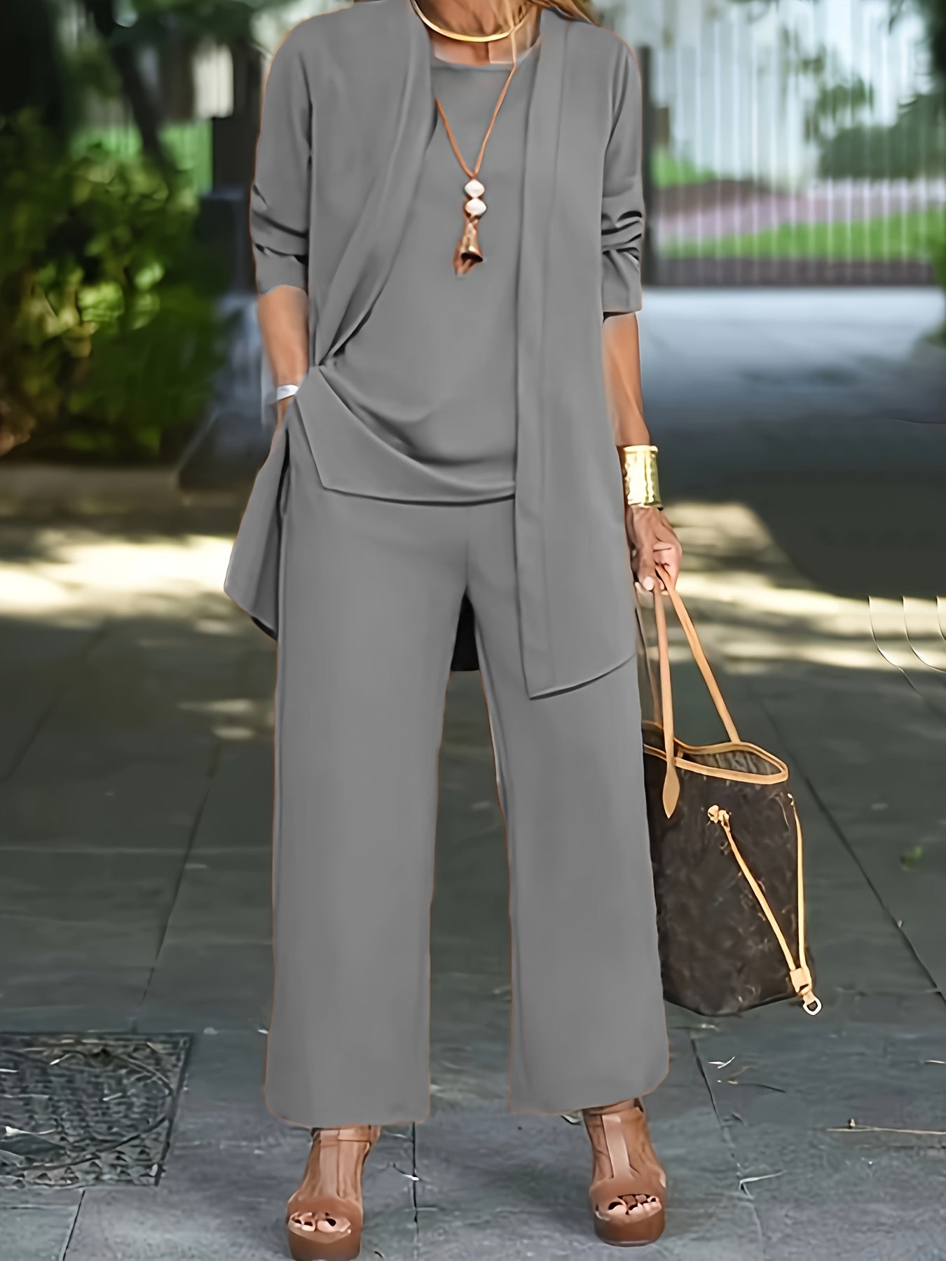 Elegant set in luxurious fabric for any occasion
