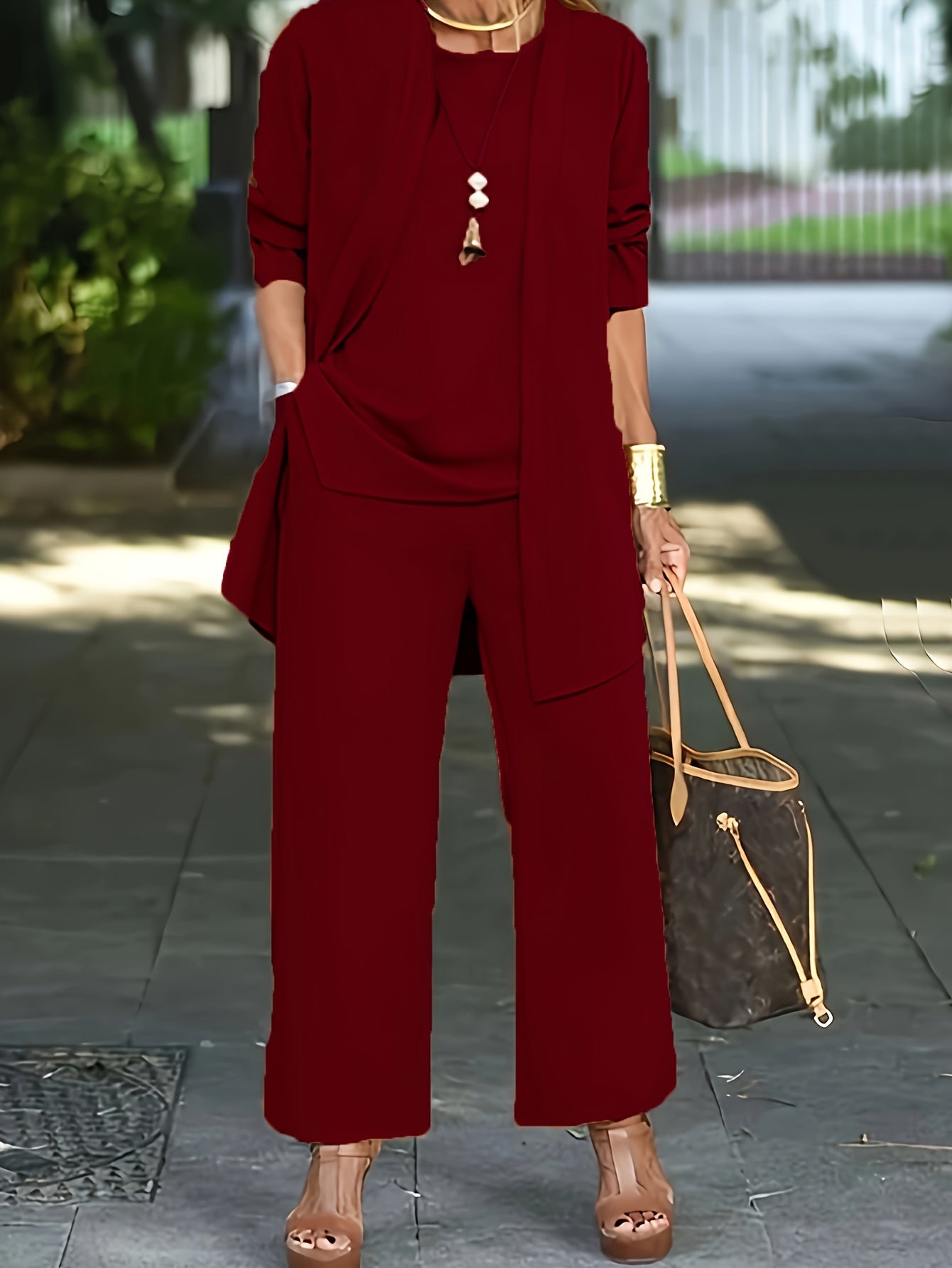 Elegant set in luxurious fabric for any occasion