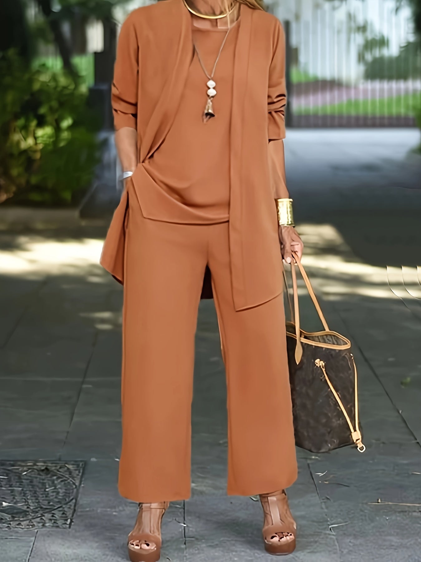 Elegant set in luxurious fabric for any occasion