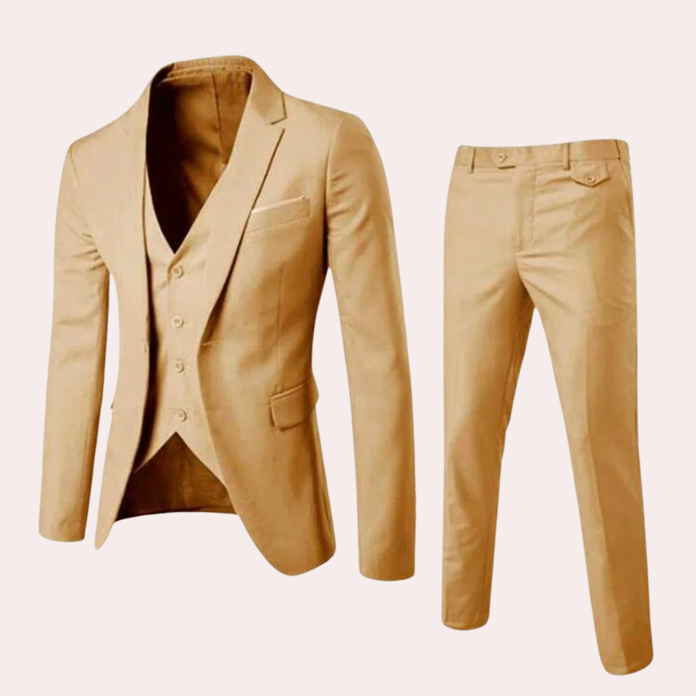 Beige jakkesæt til mænd med jakke, vest og bukser. Stilfuldt og moderne design, perfekt til formelle begivenheder. Høj kvalitet herretøj.