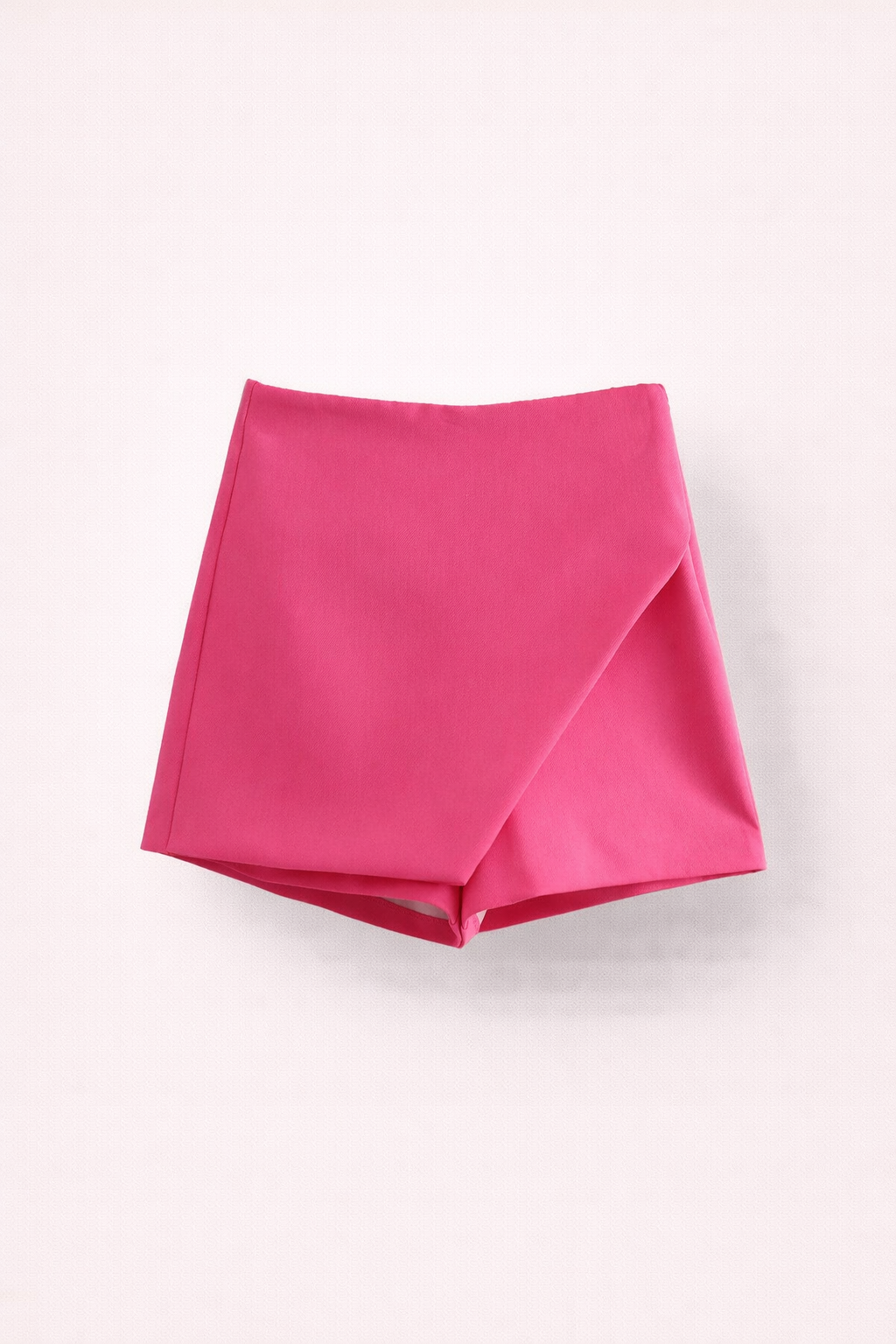 Calções elegantes para mulher com cintura alta e corte ajustado