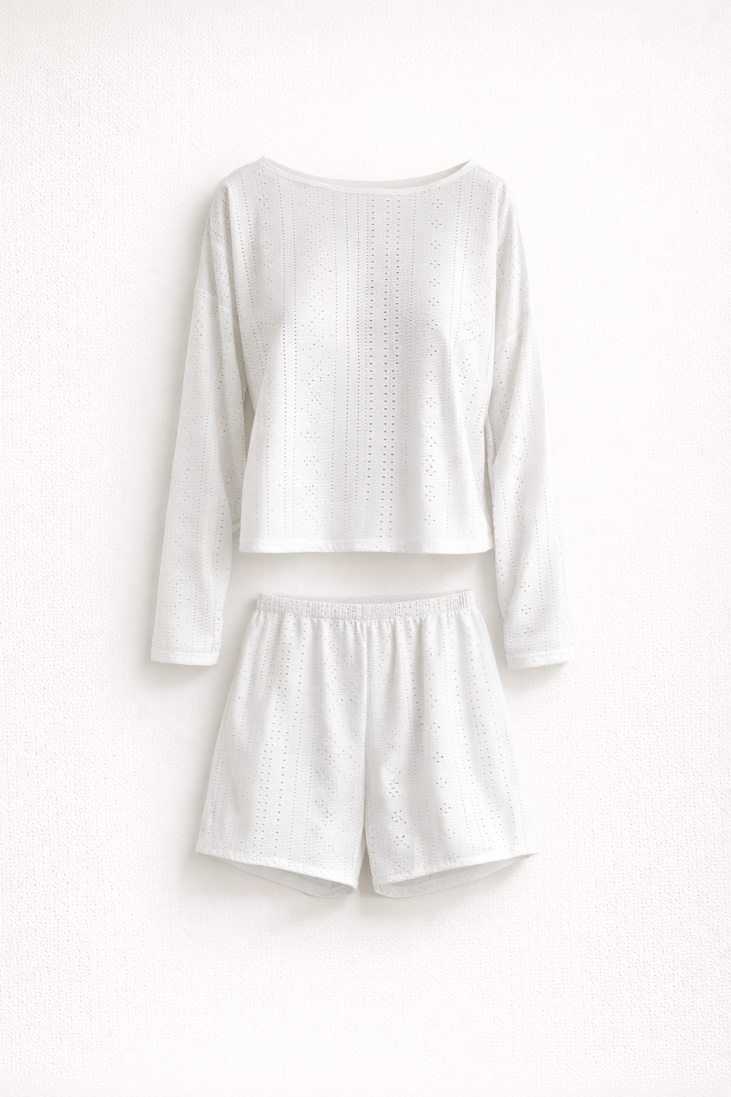 Conjunto arejado com top e calções para mulher em design suave e leve