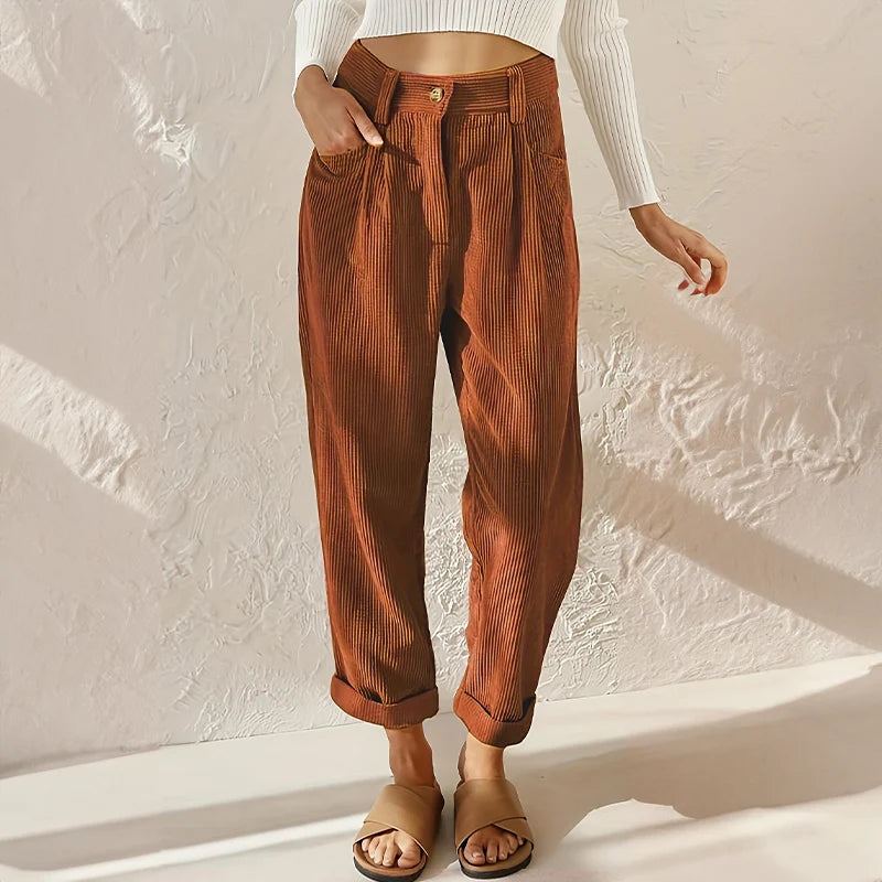 Calças de bombazina Lisette – confortáveis, de cintura subida e pernas largas, com um look descontraído