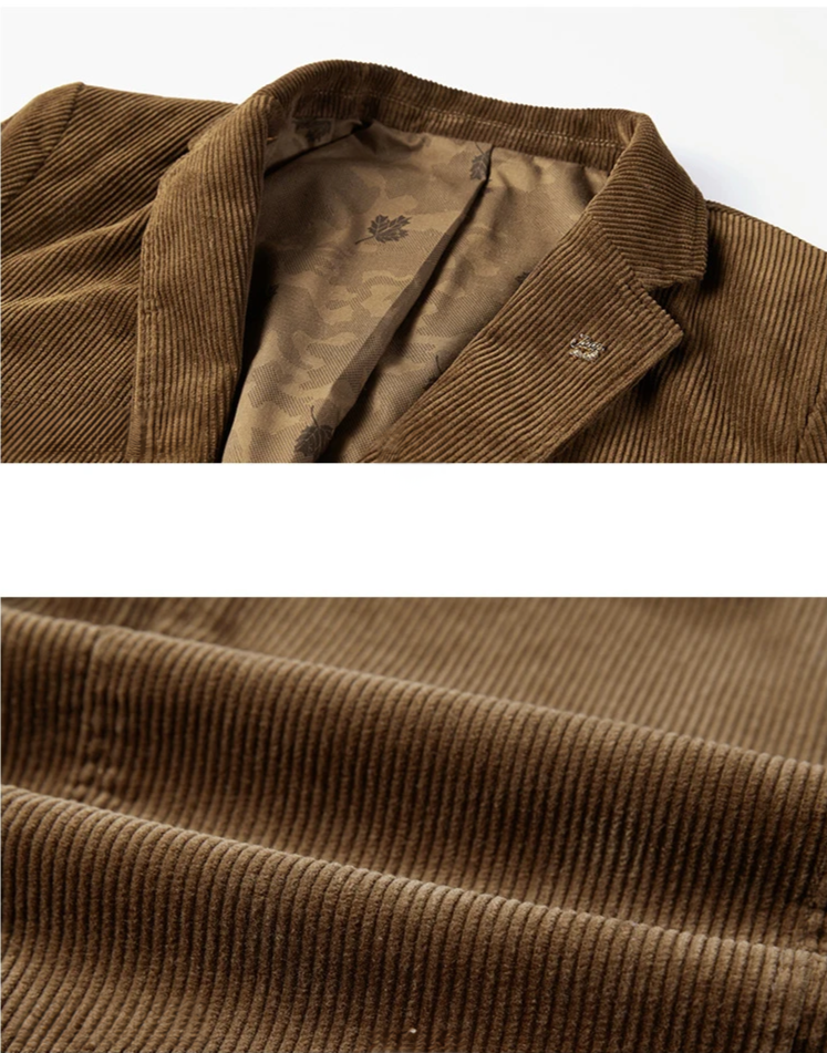 Brun fløjlsblazer til mænd med klassisk snit, detaljeret indvendig foring og knaplukning. Perfekt til stilfulde, formelle anledninger.