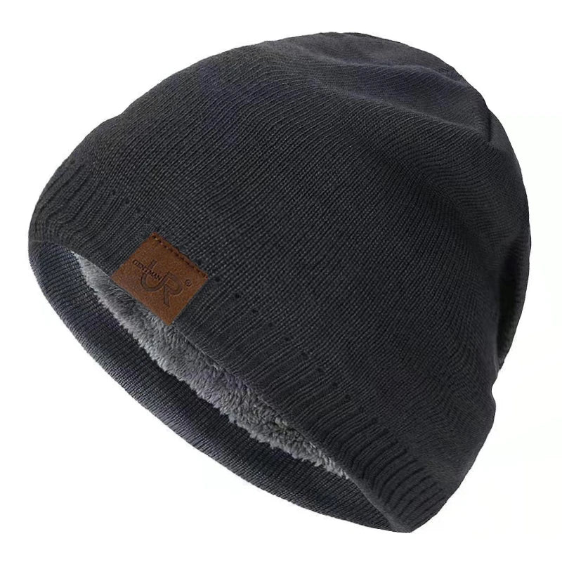 Mørkegrå strikhue med fleecefor, unisex vintertilbehør, varm og stilfuld, perfekt til kolde vejrforhold.