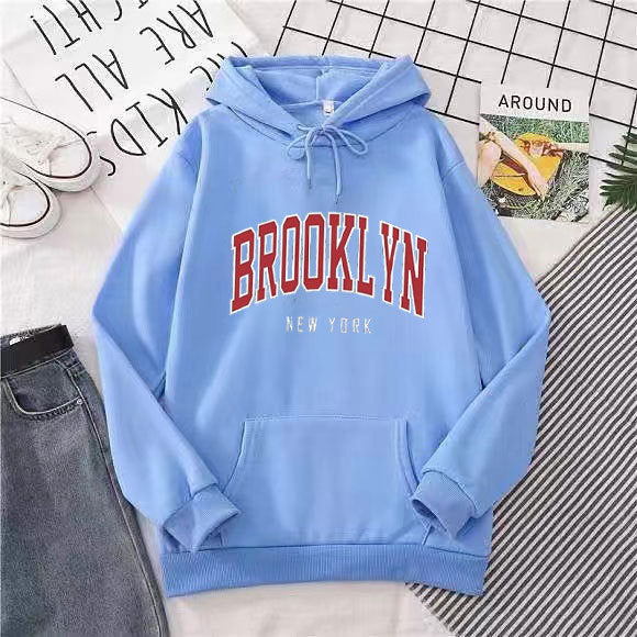 Sweatshirt com capuz para mulher com estampado elegante de Brooklyn