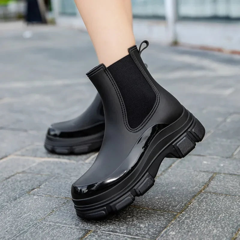 Bottes en caoutchouc légères à semelle compensée pour femmes