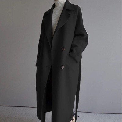 Sort uldfrakke til kvinder, dobbeltradet med knapper, klassisk design, lang længde, perfekt til vintermode og elegant stil.
