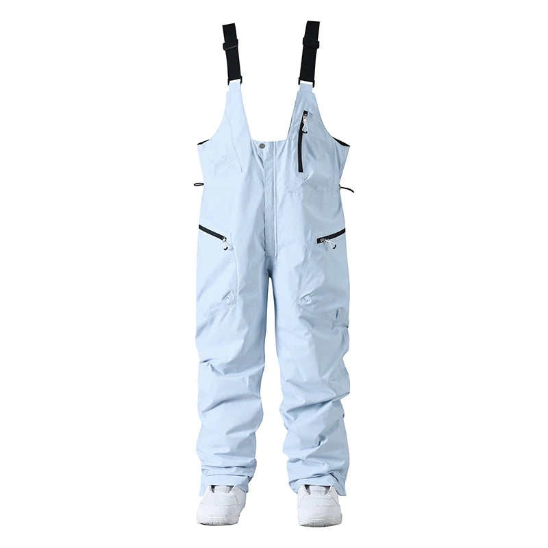 Lysblå skibukser med seler til mænd, vandtæt og vindtæt design, ideel til vintersport. Justerbare stropper og flere lynlåslommer.
