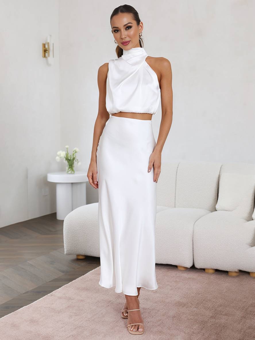 Sofía | Conjunto de Mujer de Satén de Dos Piezas con Top Halter y Falda Larga 8