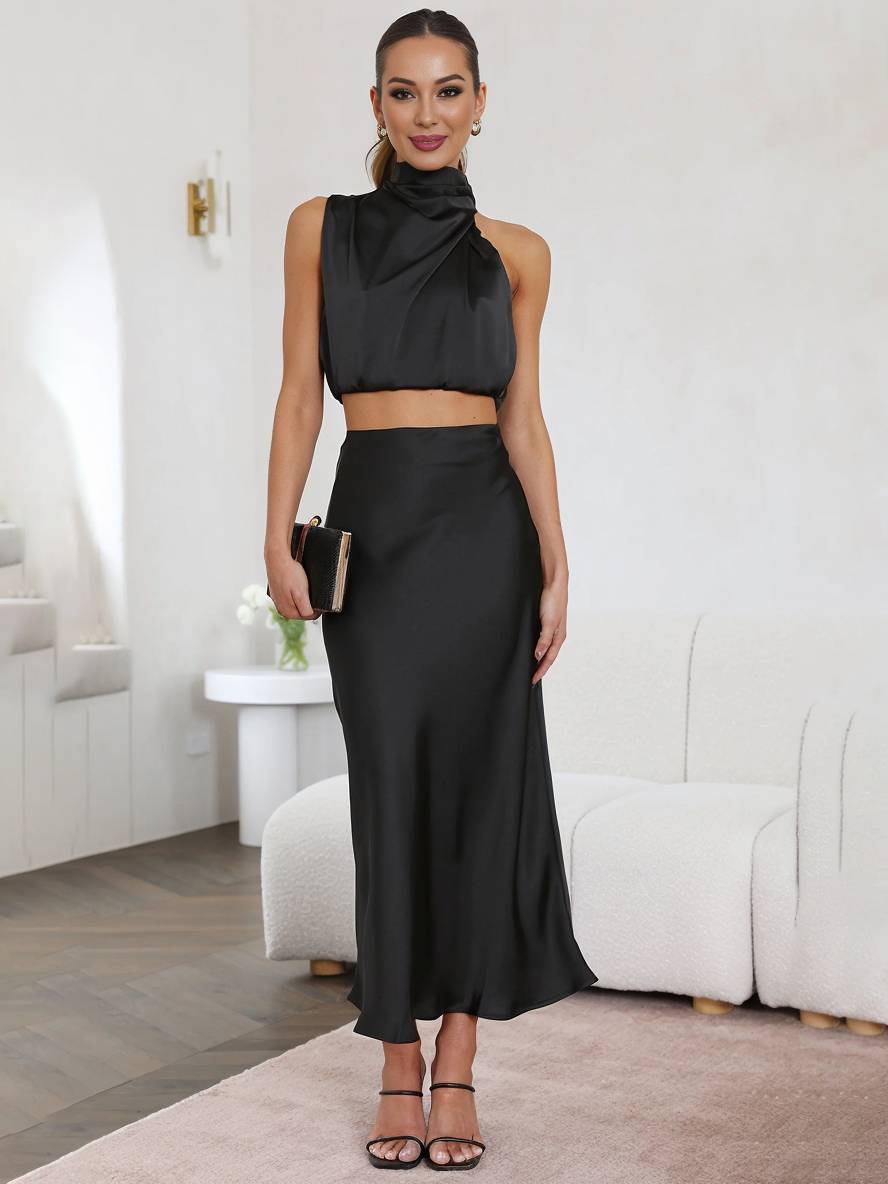 Sofía | Conjunto de Mujer de Satén de Dos Piezas con Top Halter y Falda Larga 9