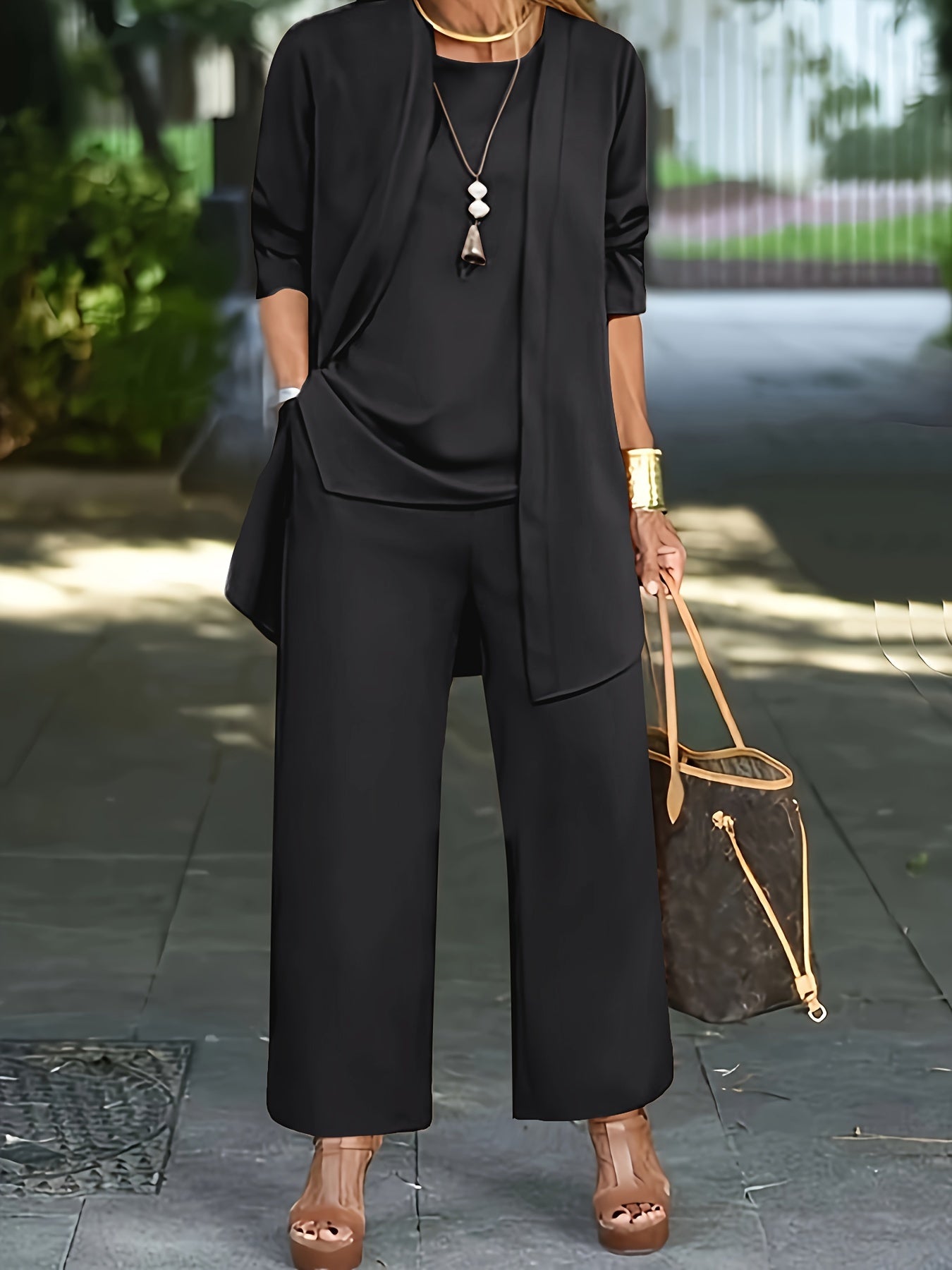 Elegant set in luxurious fabric for any occasion