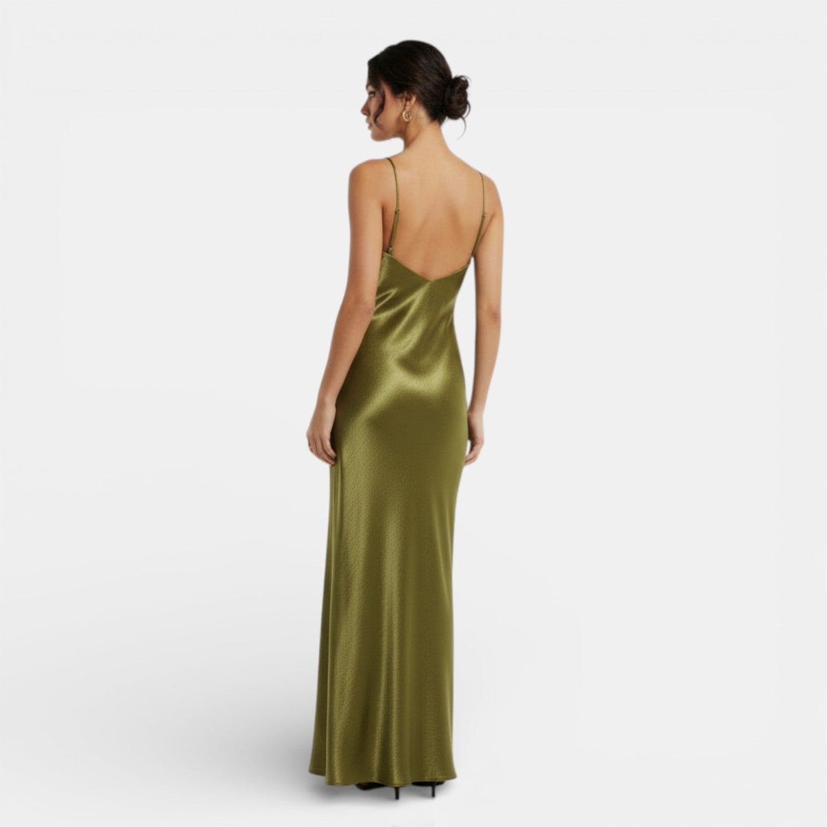 Vestido de cetim verde-azeitona de alças