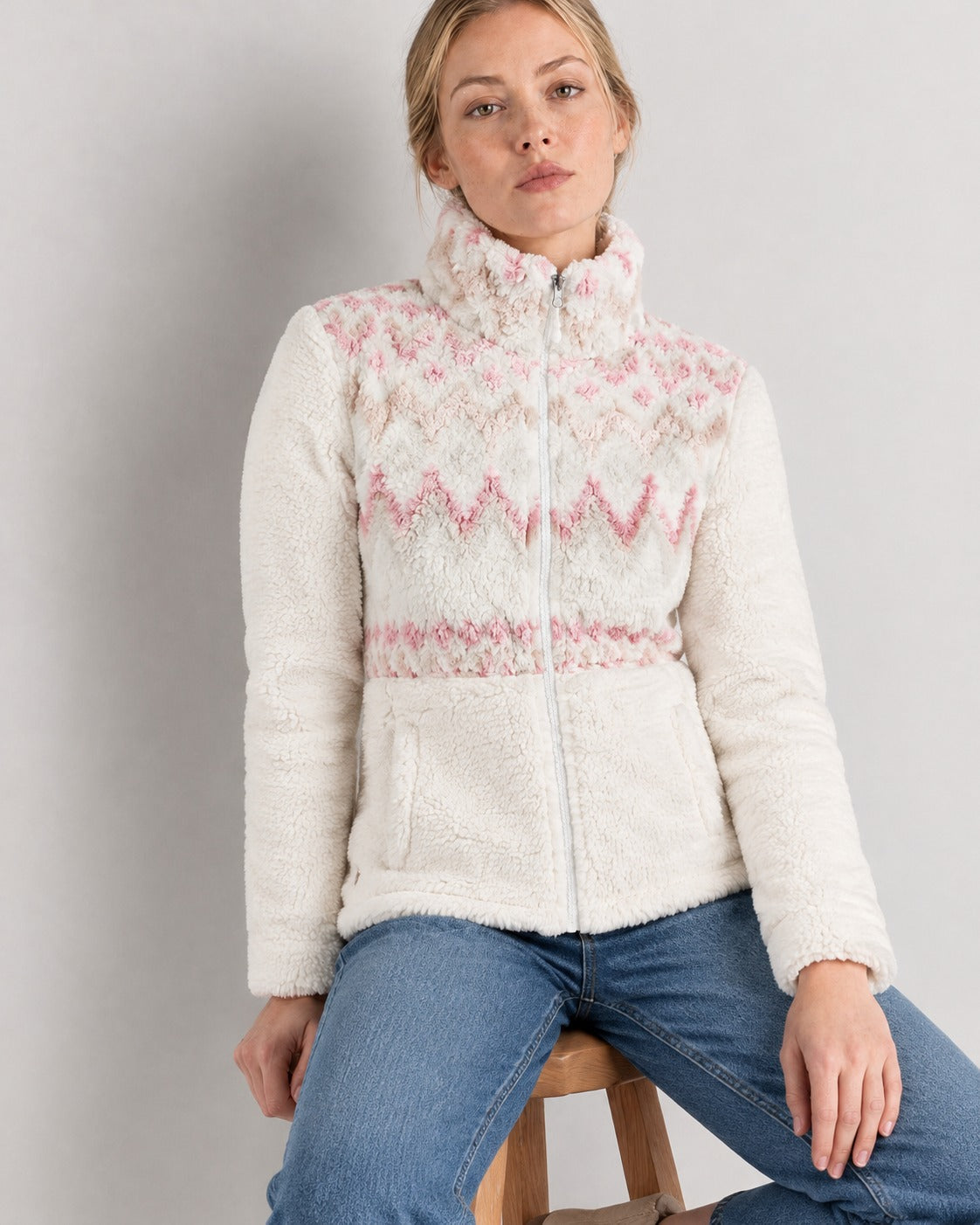 Alpine Aztec Tearose | seated