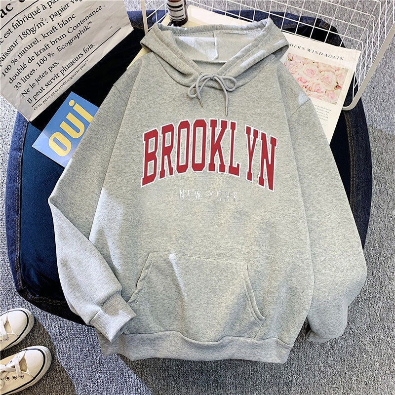 Sweatshirt com capuz para mulher com estampado elegante de Brooklyn