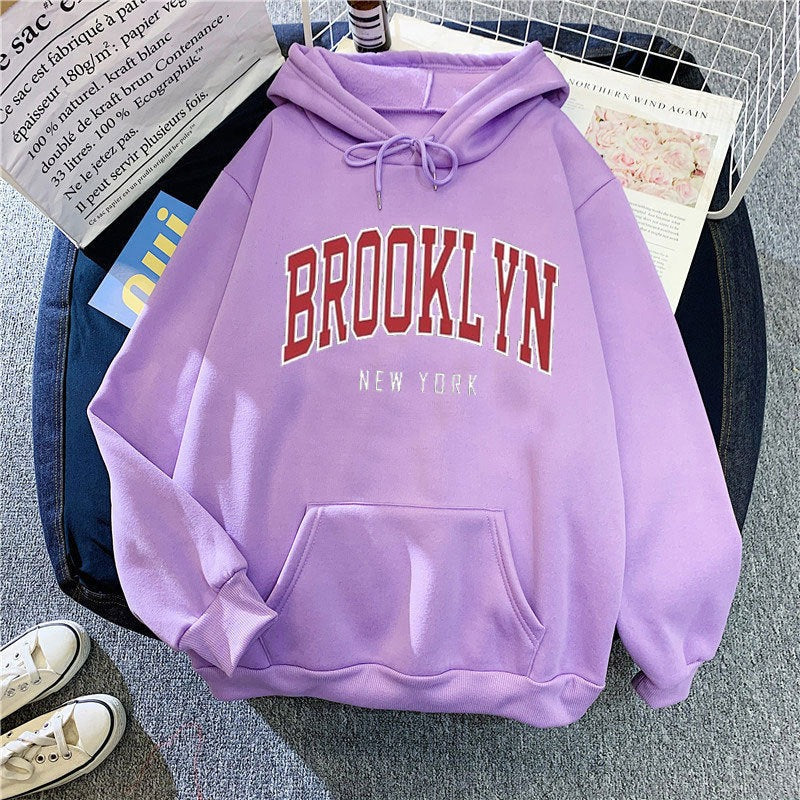 Sweatshirt com capuz para mulher com estampado elegante de Brooklyn