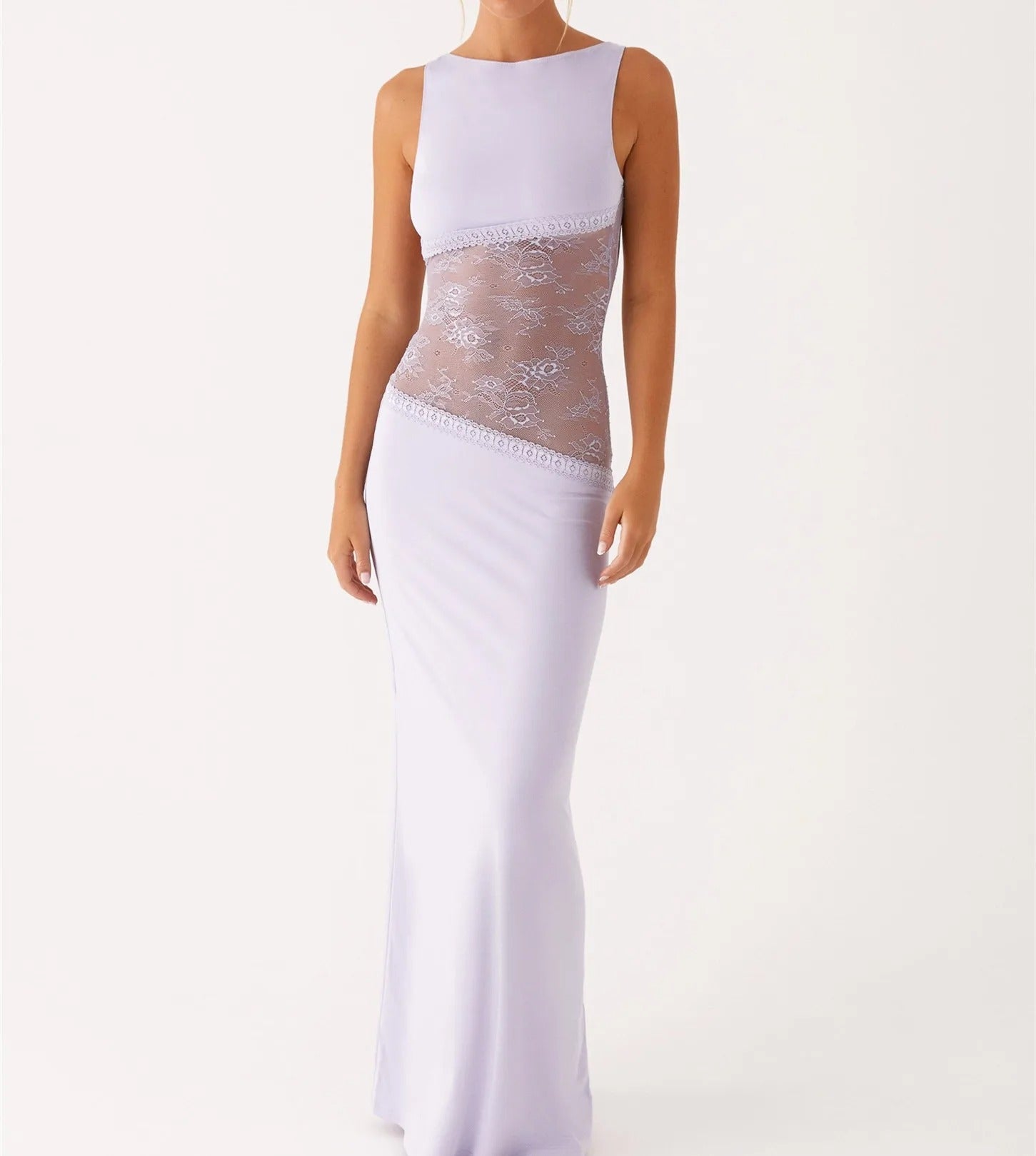 Long dress with lace – Elegant and sophisticated silhouette