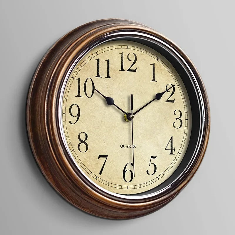 Reloj de pared de madera con mecanismo silencioso para un ambiente tranquilo en el hogar