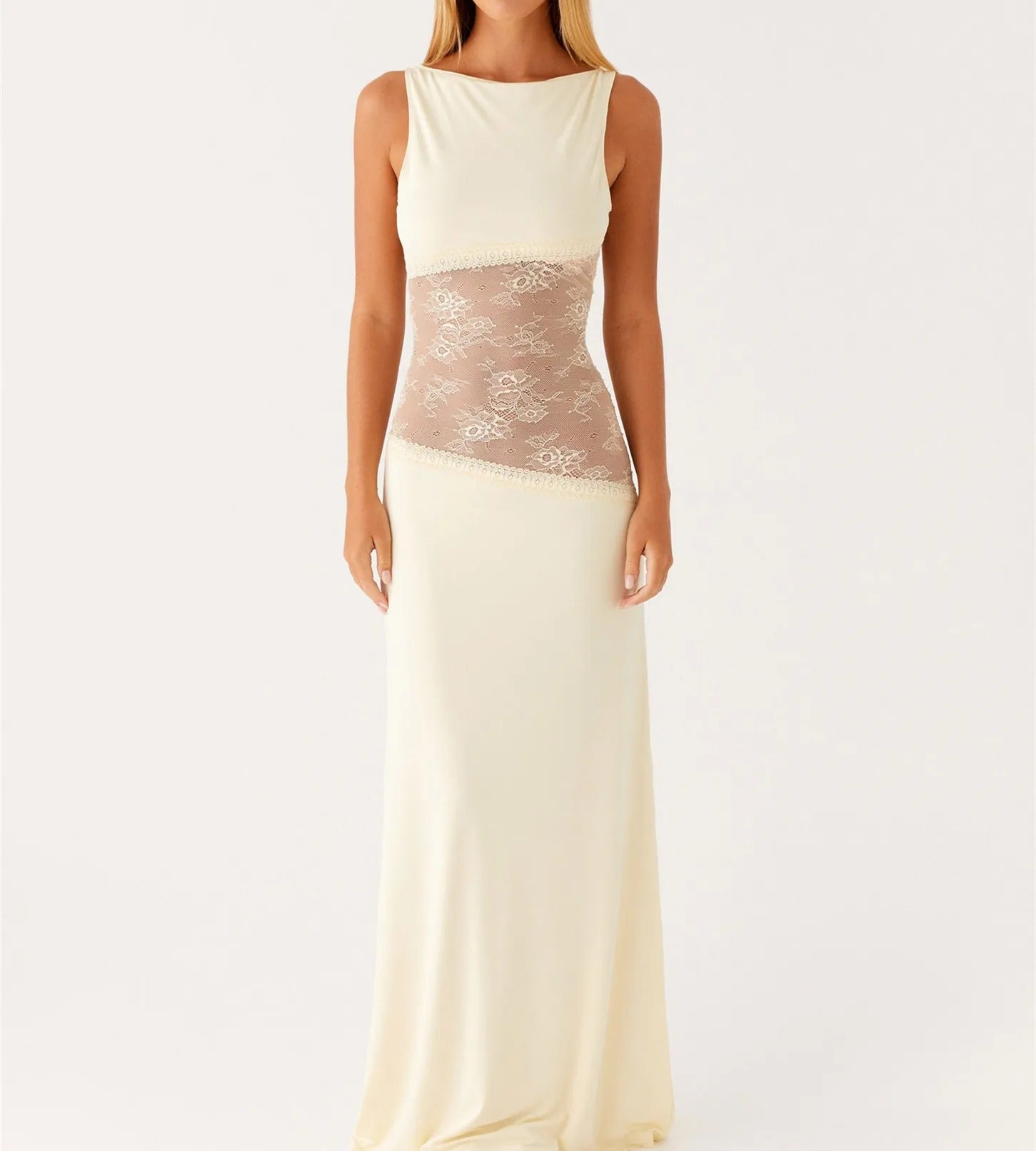 Long dress with lace – Elegant and sophisticated silhouette