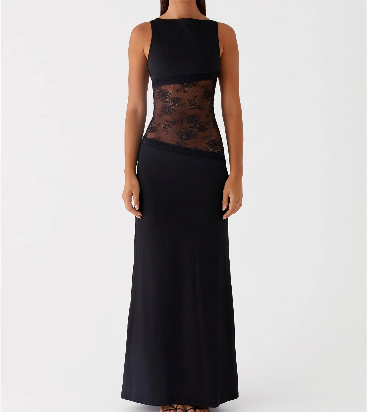 Long dress with lace – Elegant and sophisticated silhouette