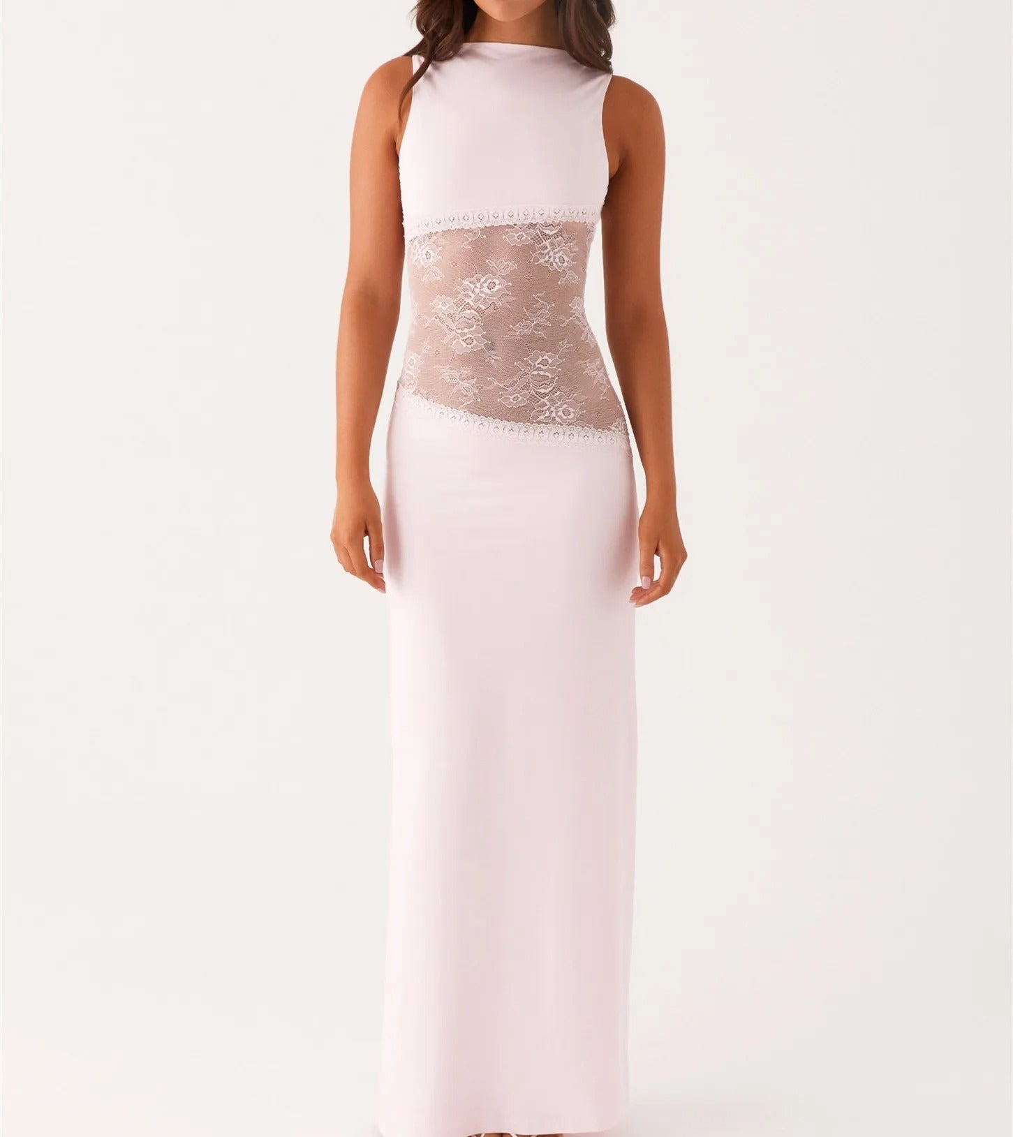 Long dress with lace – Elegant and sophisticated silhouette